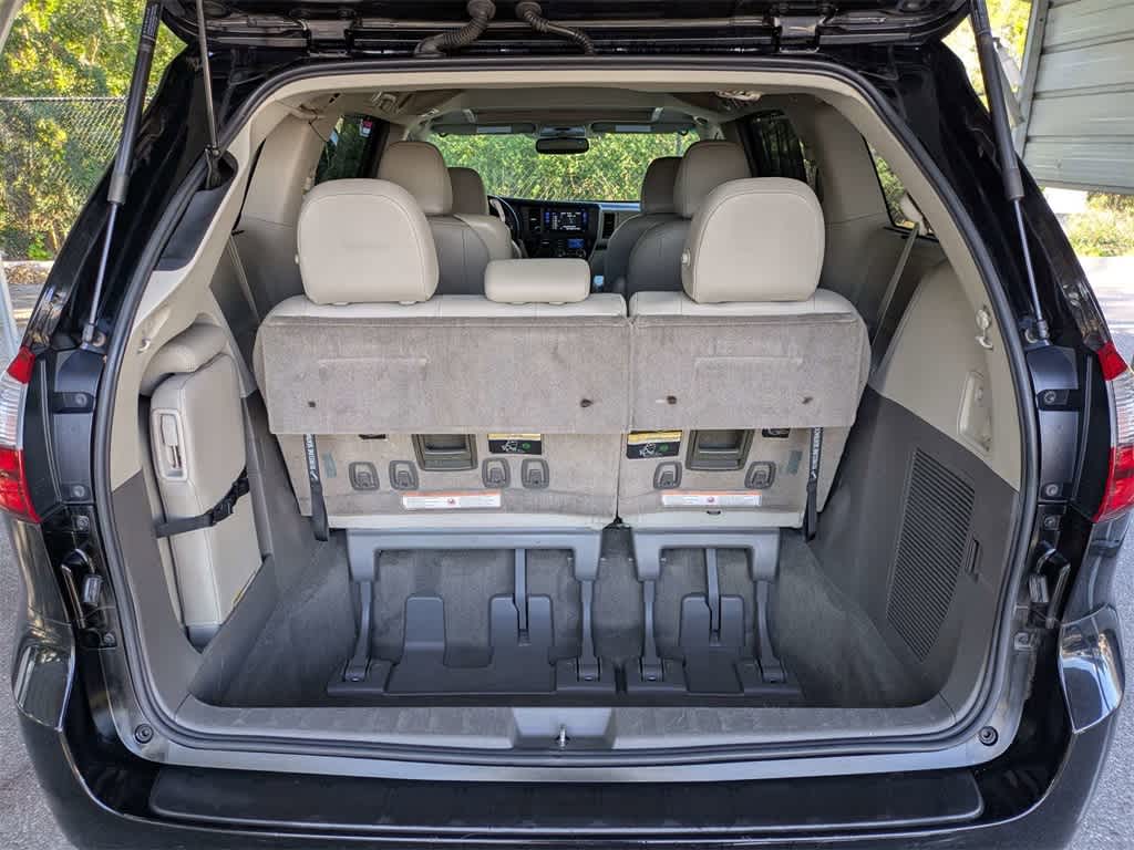 Thumbnail: 2015 Toyota Sienna - 12