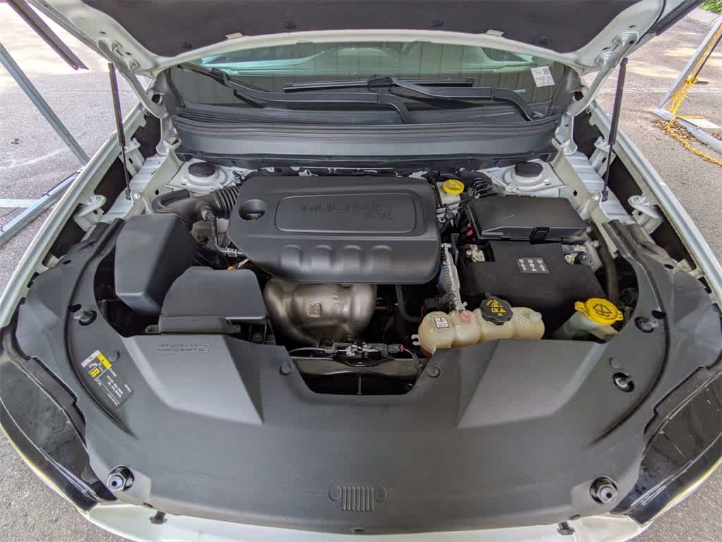 Thumbnail: 2019 Jeep Cherokee - 15