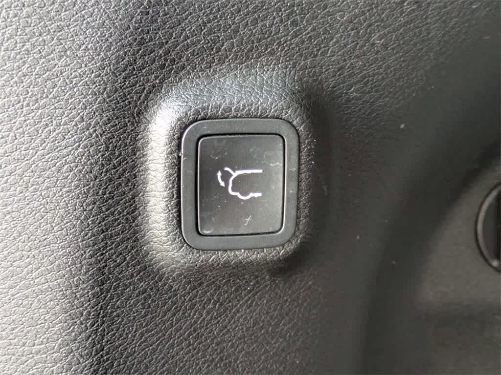 Thumbnail: 2019 Jeep Cherokee - 13