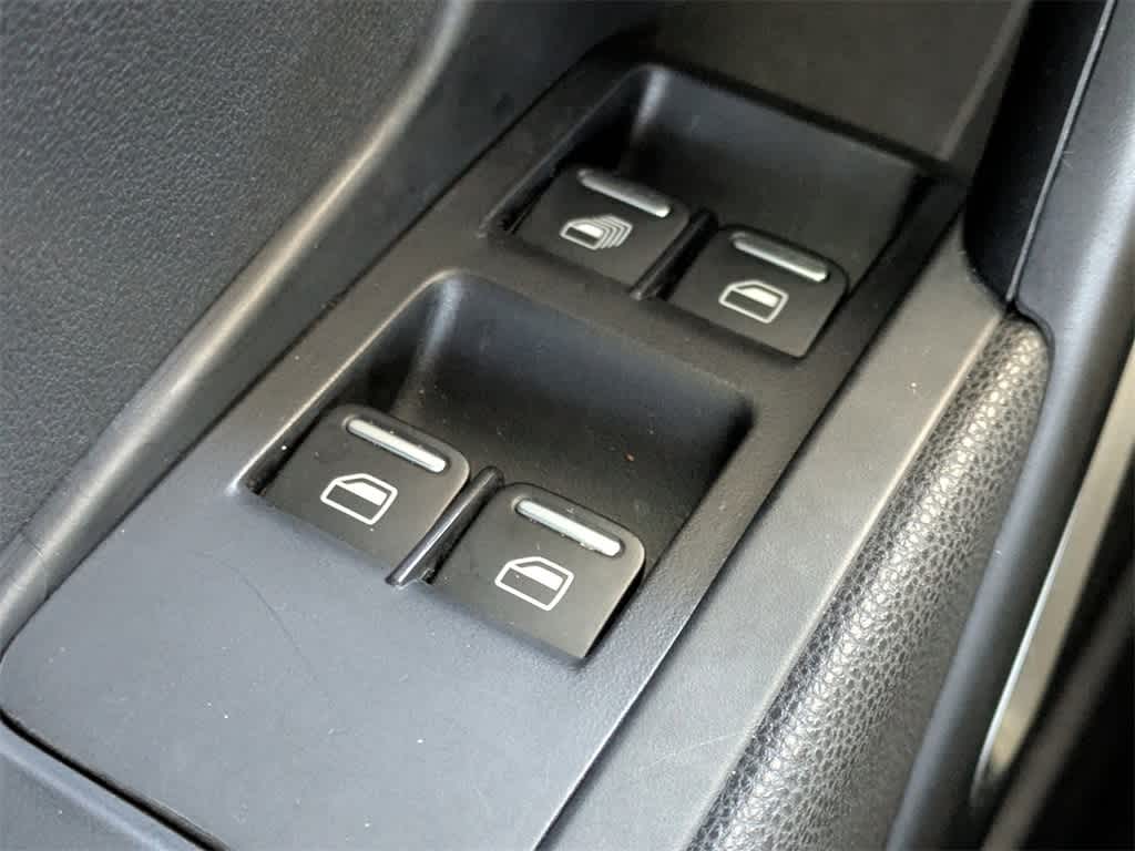 Thumbnail: 2019 Volkswagen Beetle - 24