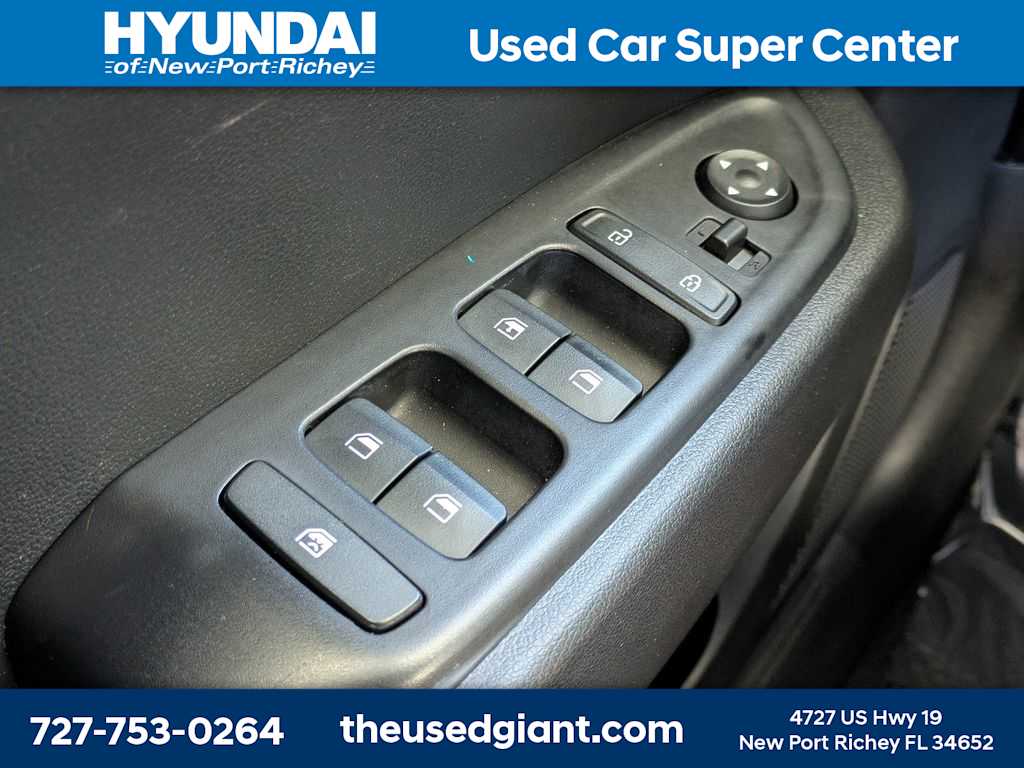 Thumbnail: 2023 Hyundai Venue - 23