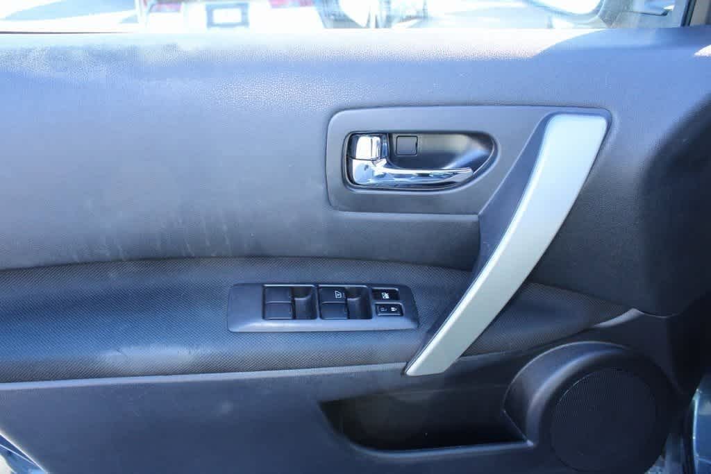 Thumbnail: 2013 Nissan Rogue - 11