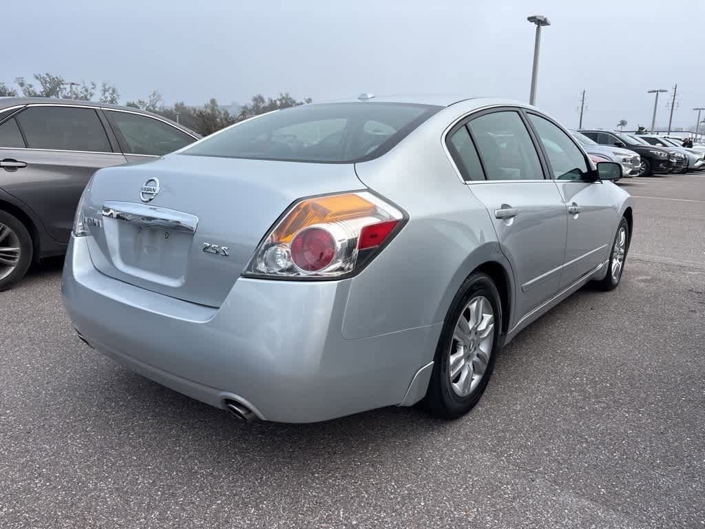 Thumbnail: 2010 Nissan Altima - 3