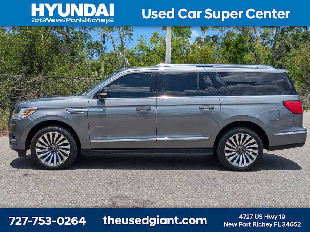 Thumbnail: 2021 Lincoln Navigator L - 2