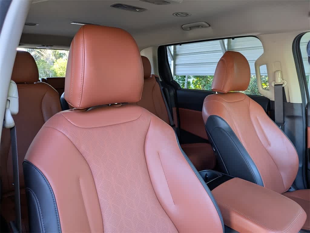 Thumbnail: 2023 Kia Carnival - 6