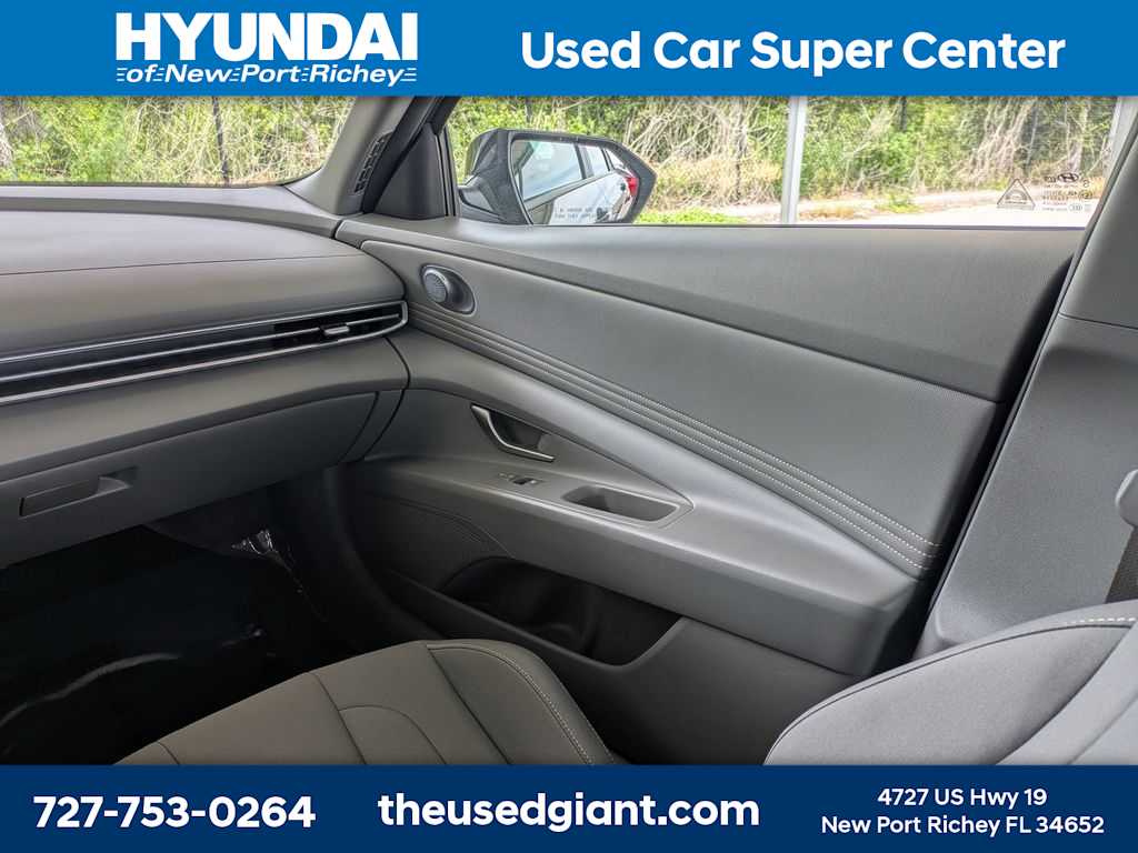 Thumbnail: 2025 Hyundai Elantra - 16