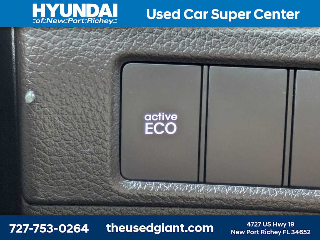 Thumbnail: 2015 Hyundai Santa Fe - 27