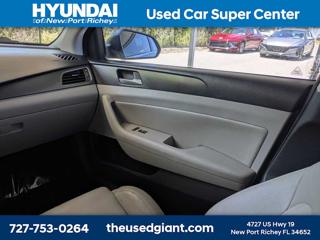 Thumbnail: 2016 Hyundai Sonata - 18