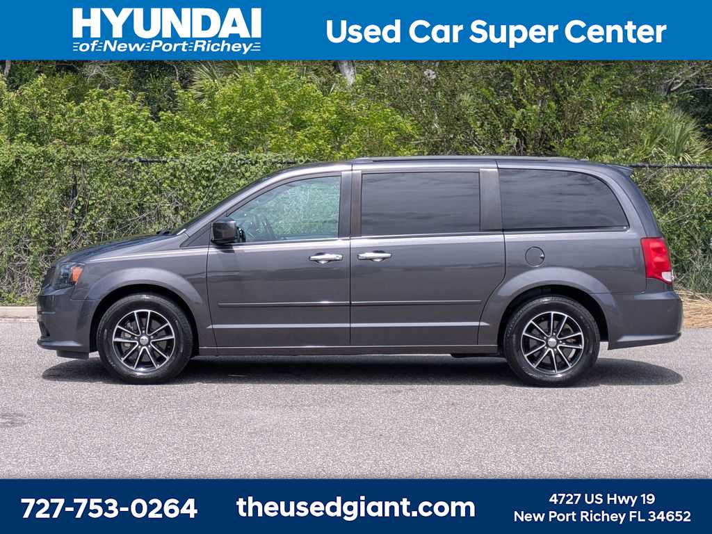 Thumbnail: 2017 Dodge Grand Caravan - 2