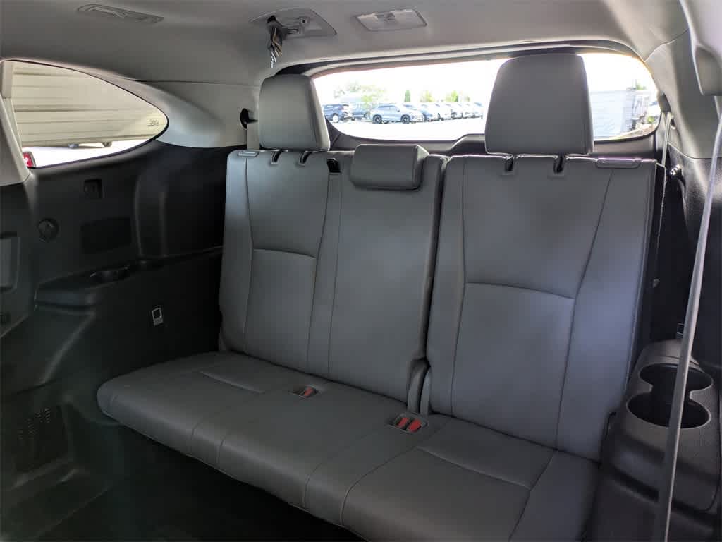 Thumbnail: 2022 Toyota Highlander - 17