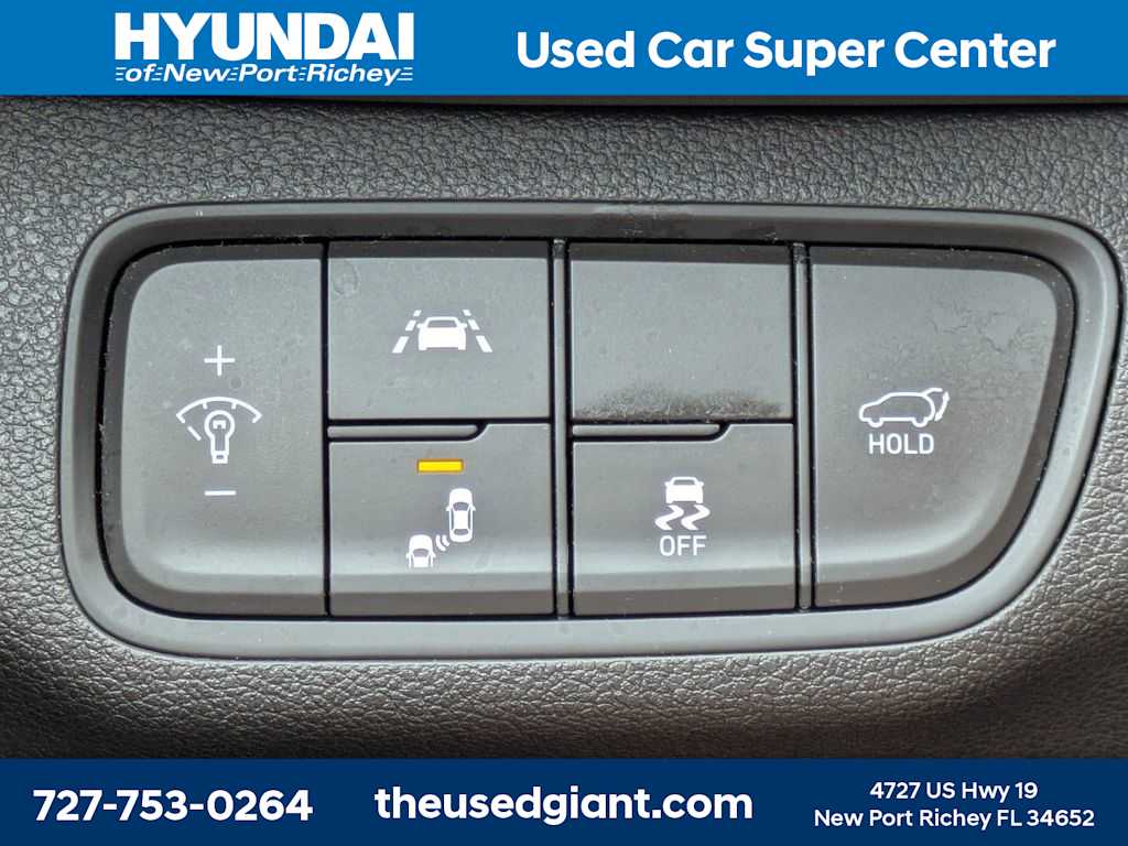 Thumbnail: 2020 Hyundai Santa Fe - 32