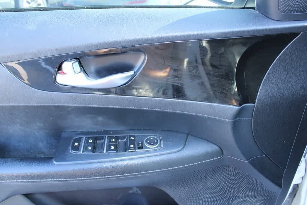 Thumbnail: 2019 Kia Forte - 10