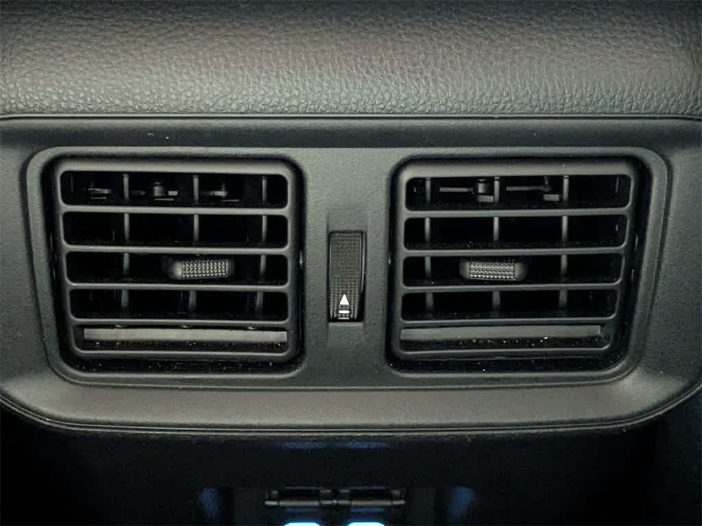 Thumbnail: 2022 Toyota RAV4 - 17