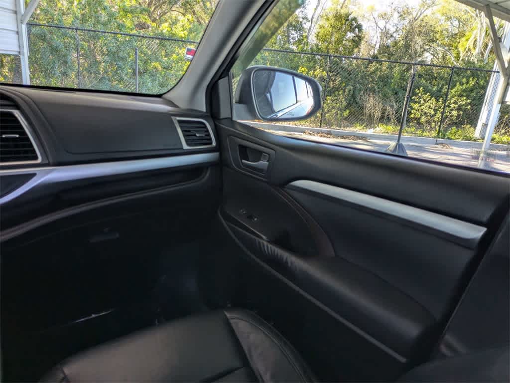 Thumbnail: 2014 Toyota Highlander - 24