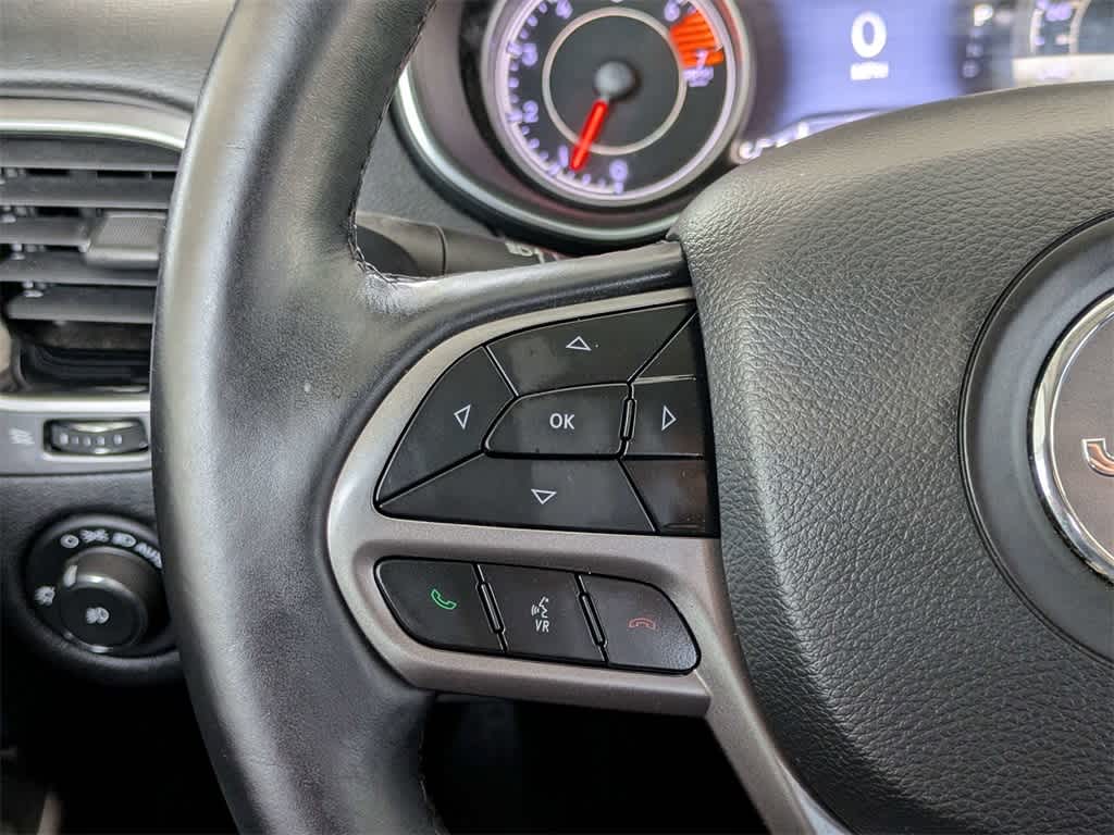 Thumbnail: 2019 Jeep Cherokee - 37