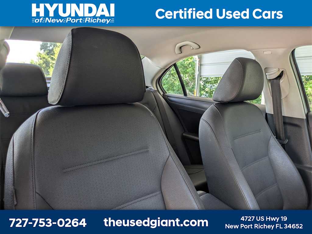 Thumbnail: 2011 Volkswagen Jetta - 6