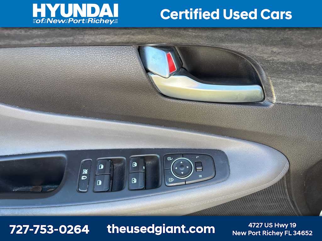 Thumbnail: 2019 Hyundai Santa Fe - 9
