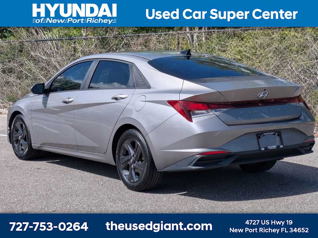 Thumbnail: 2022 Hyundai Elantra - 3