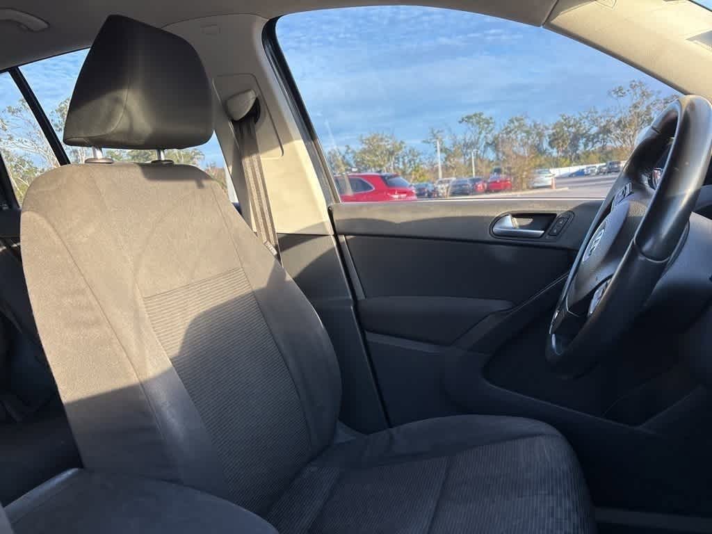 Thumbnail: 2013 Volkswagen Tiguan - 8