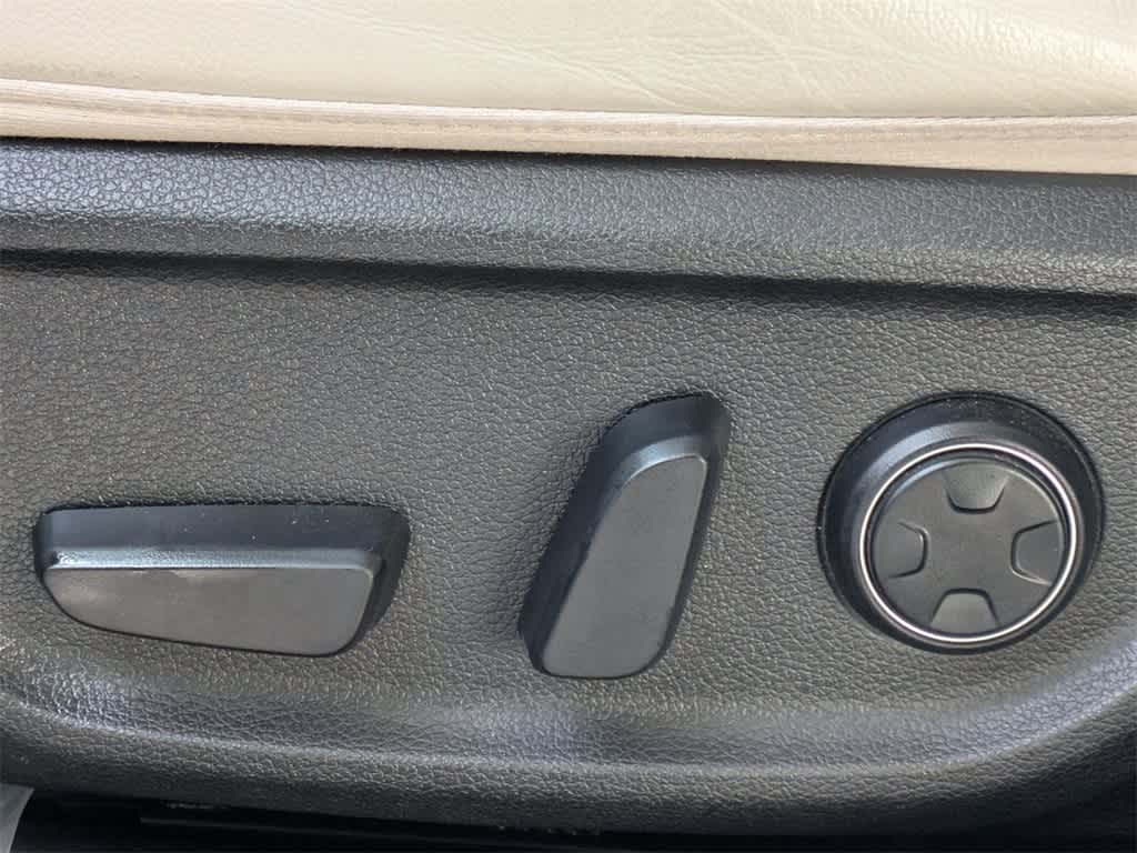 Thumbnail: 2020 Genesis G70 - 22