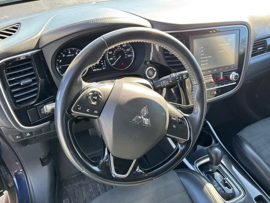 Thumbnail: 2020 Mitsubishi Outlander - 12