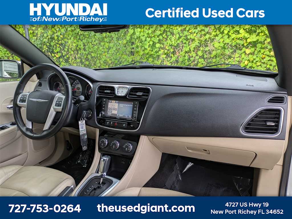 Thumbnail: 2011 Chrysler 200 - 16
