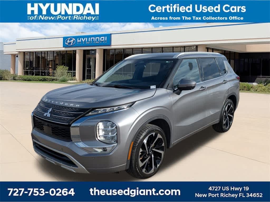 Thumbnail: 2022 Mitsubishi Outlander - 1