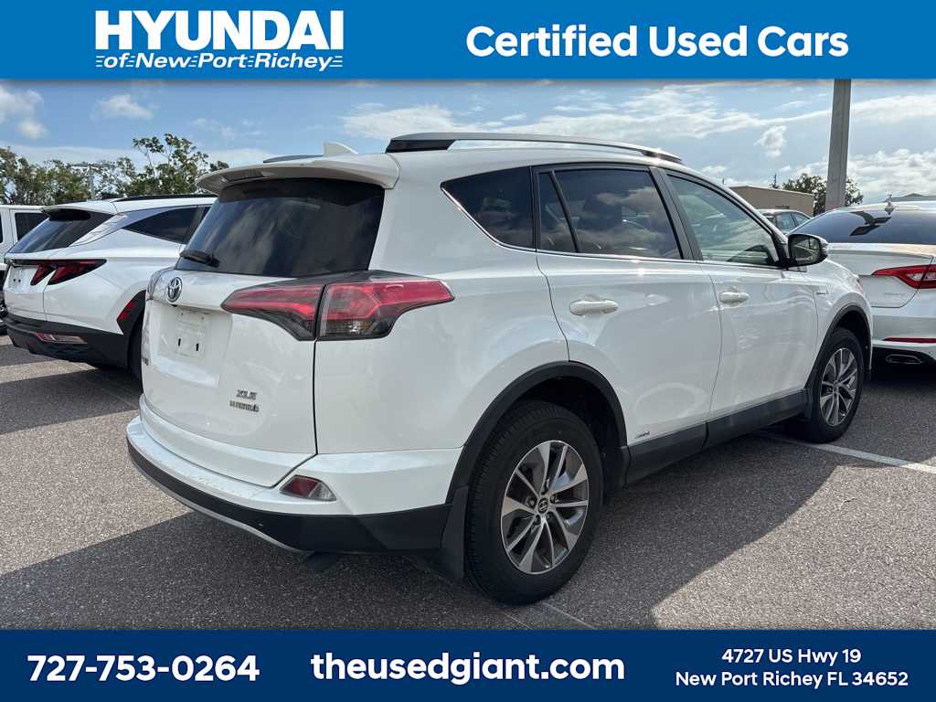 2018 Toyota RAV4 XLE 3