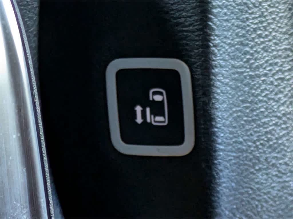 Thumbnail: 2022 Chrysler Pacifica - 21