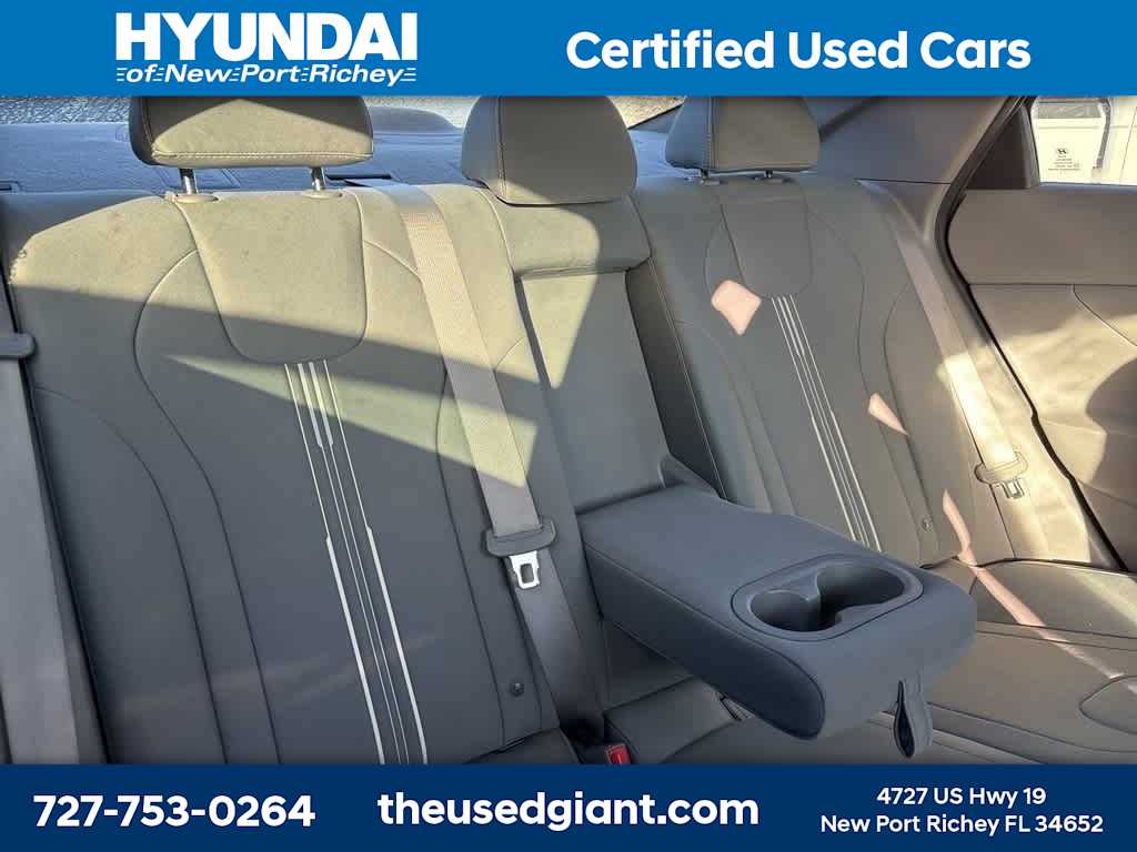 Thumbnail: 2022 Hyundai Elantra - 9