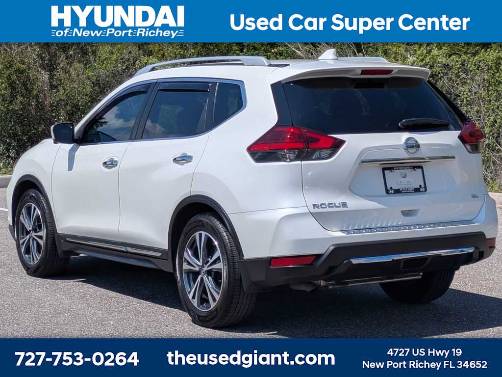 Thumbnail: 2017 Nissan Rogue - 3