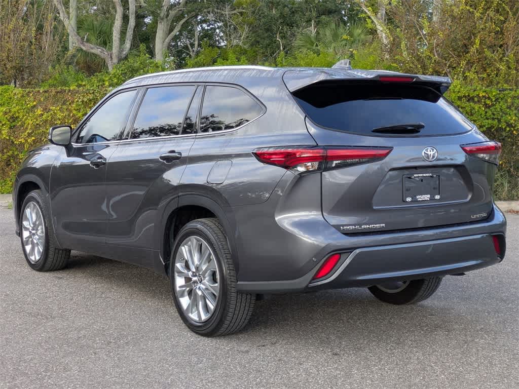 Thumbnail: 2022 Toyota Highlander - 3
