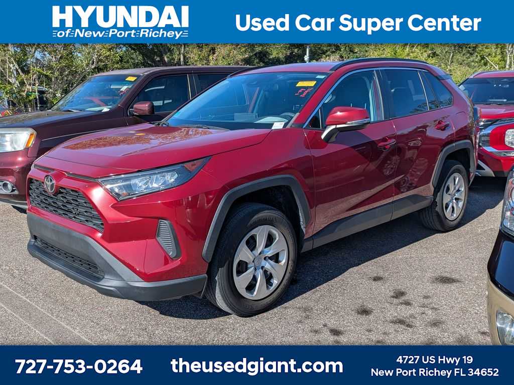 2020 Toyota RAV4 LE FWD's photo