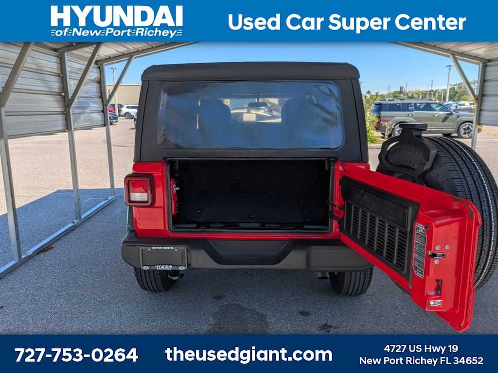 Thumbnail: 2022 Jeep Wrangler - 12