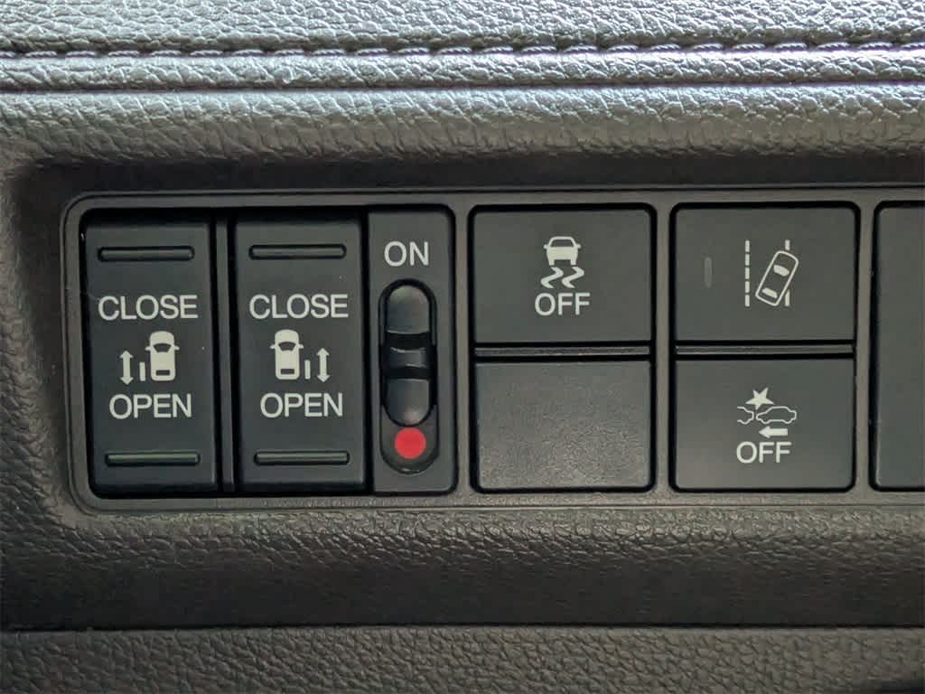 Thumbnail: 2018 Honda Odyssey - 29