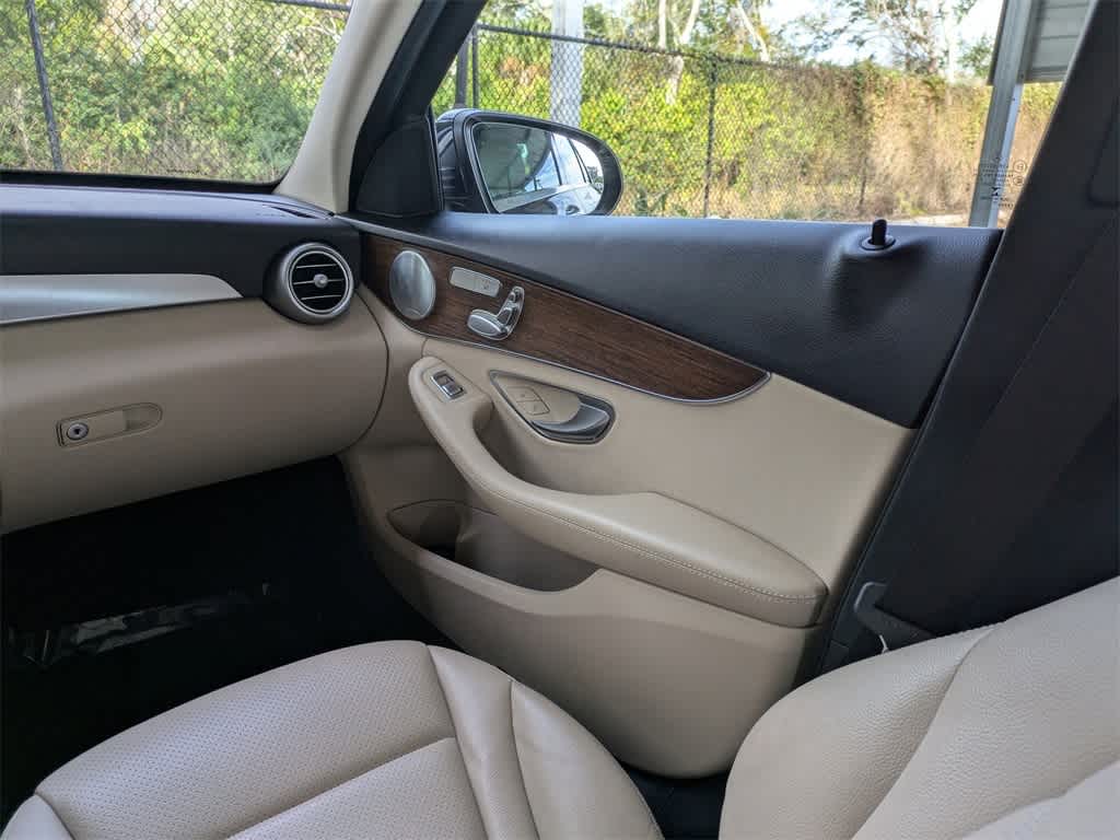 Thumbnail: 2019 Mercedes-Benz C-Class - 19