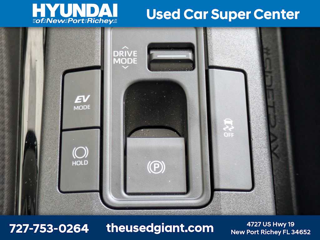 Thumbnail: 2024 Toyota Prius - 24