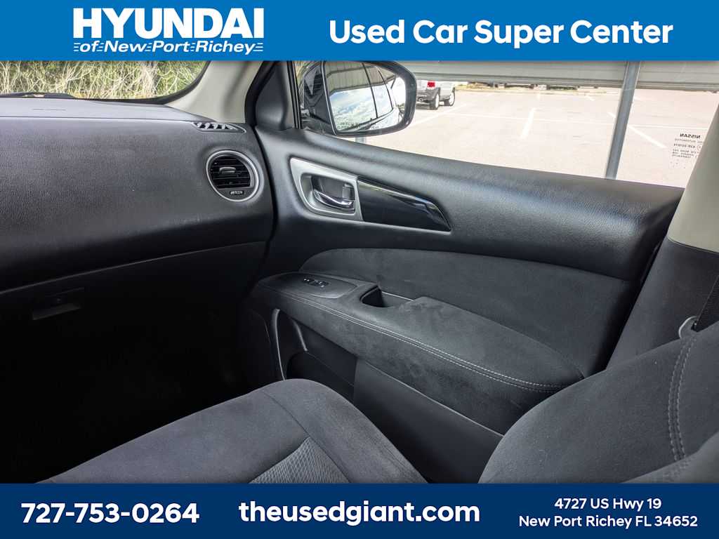 Thumbnail: 2015 Nissan Pathfinder - 21