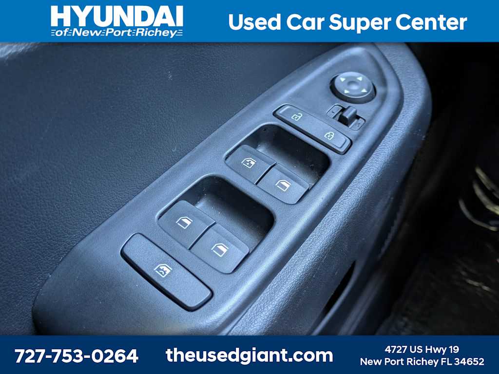 Thumbnail: 2024 Hyundai Venue - 25