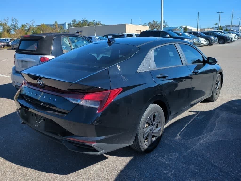 Thumbnail: 2023 Hyundai Elantra - 3