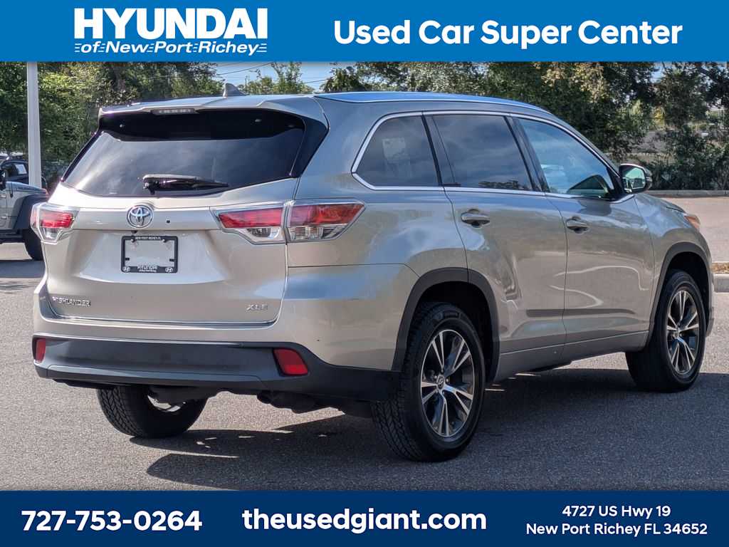Thumbnail: 2016 Toyota Highlander - 5