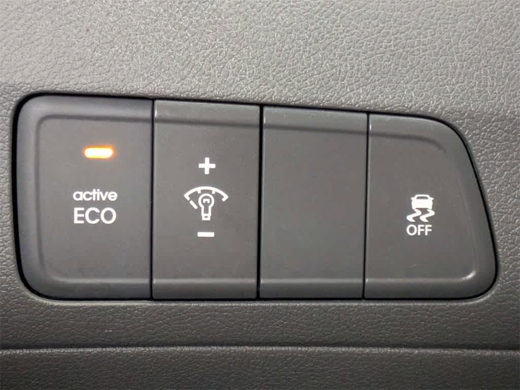 Thumbnail: 2016 Hyundai Elantra - 21