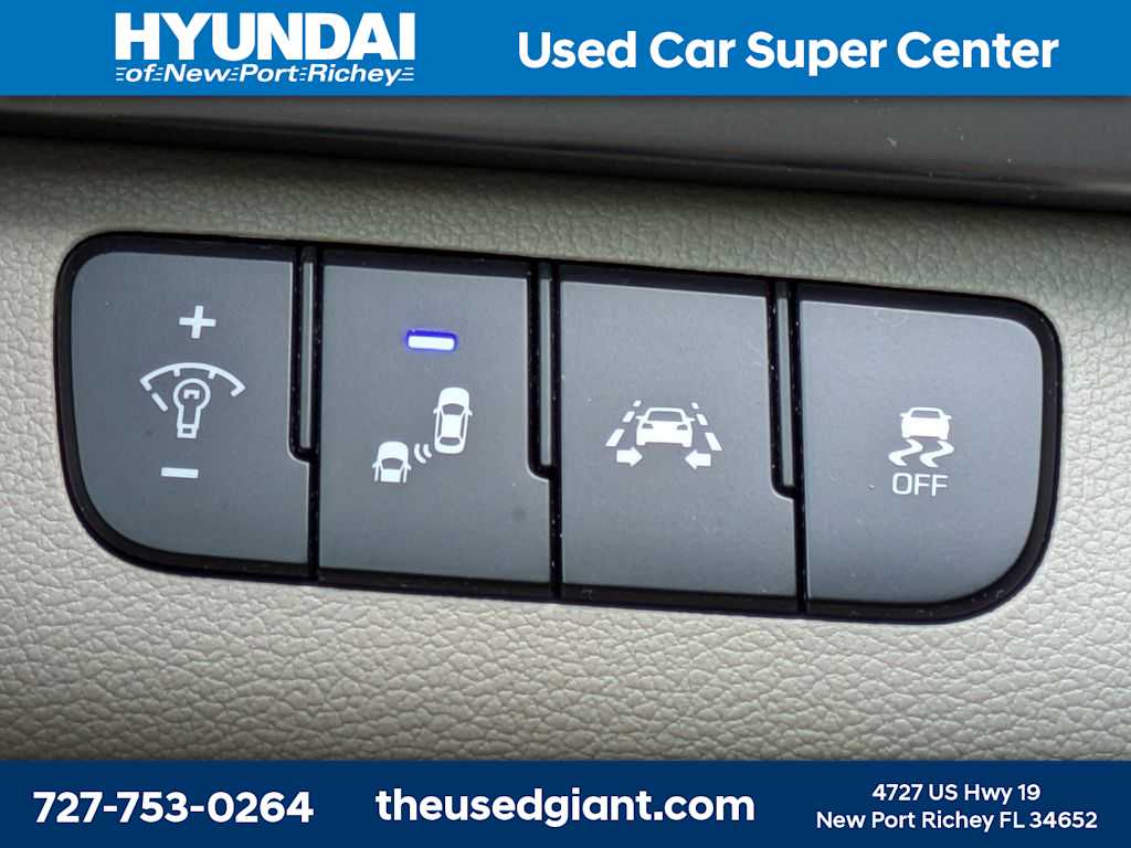 Thumbnail: 2017 Hyundai Elantra - 30