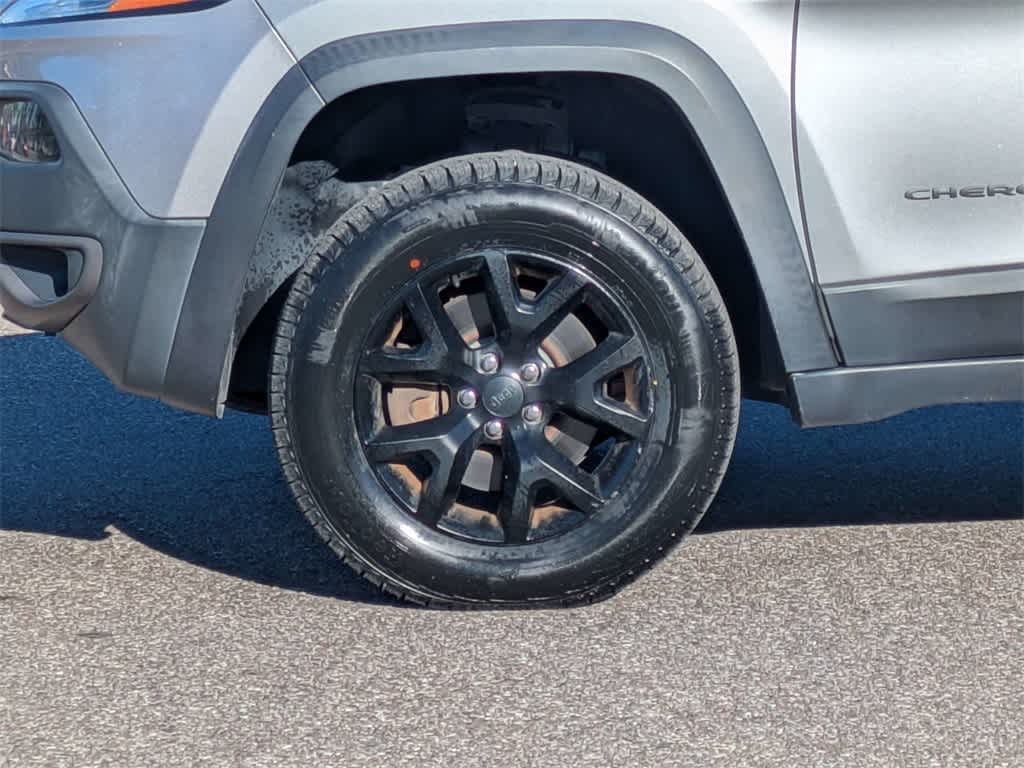 Thumbnail: 2017 Jeep Cherokee - 10