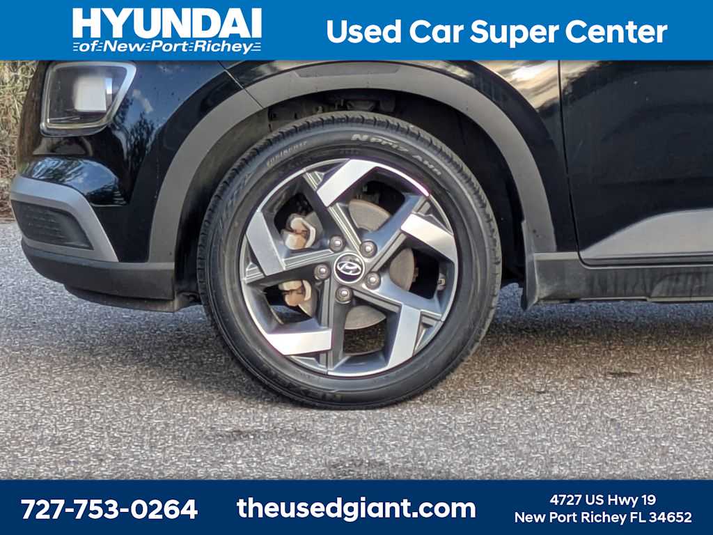 Thumbnail: 2023 Hyundai Venue - 10