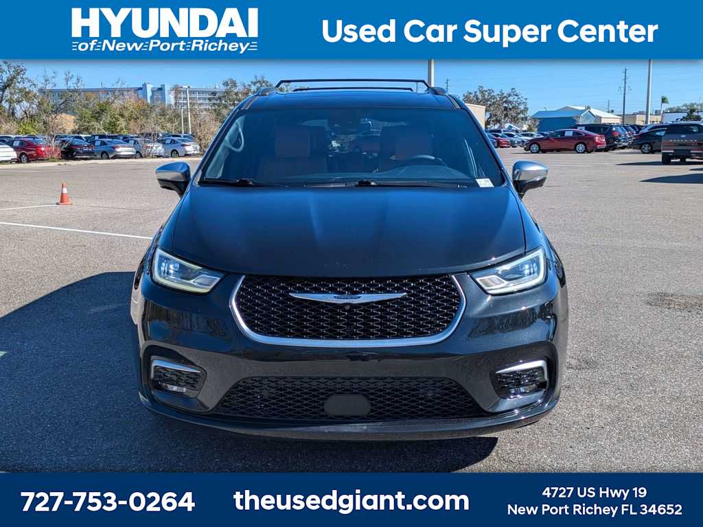 Thumbnail: 2022 Chrysler Pacifica - 8