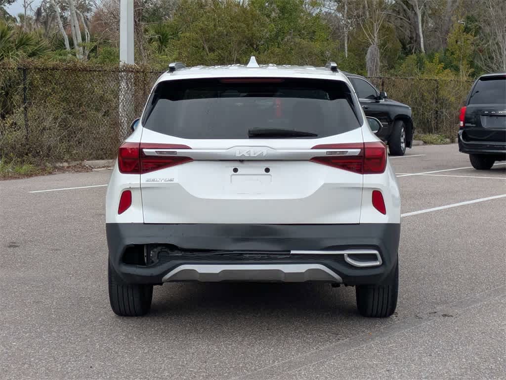 Thumbnail: 2022 Kia Seltos - 4