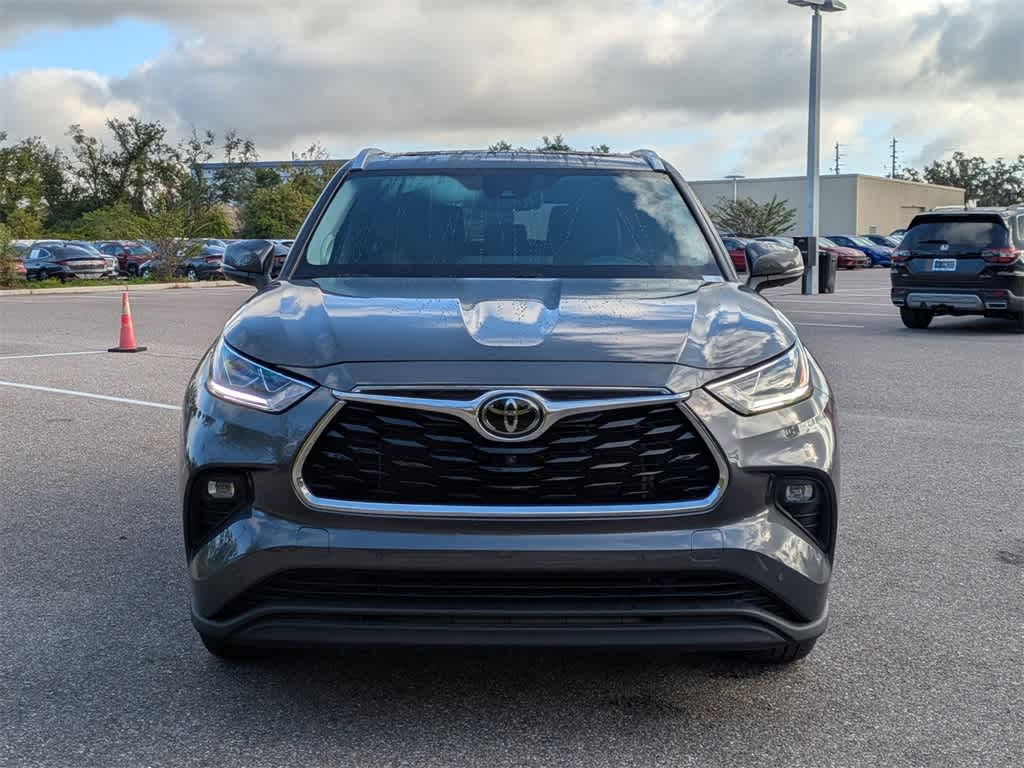 Thumbnail: 2022 Toyota Highlander - 8