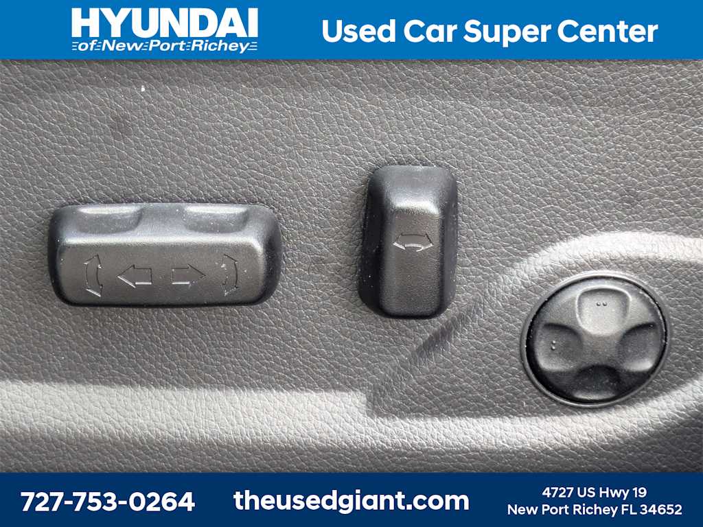 Thumbnail: 2013 Hyundai Santa Fe - 22