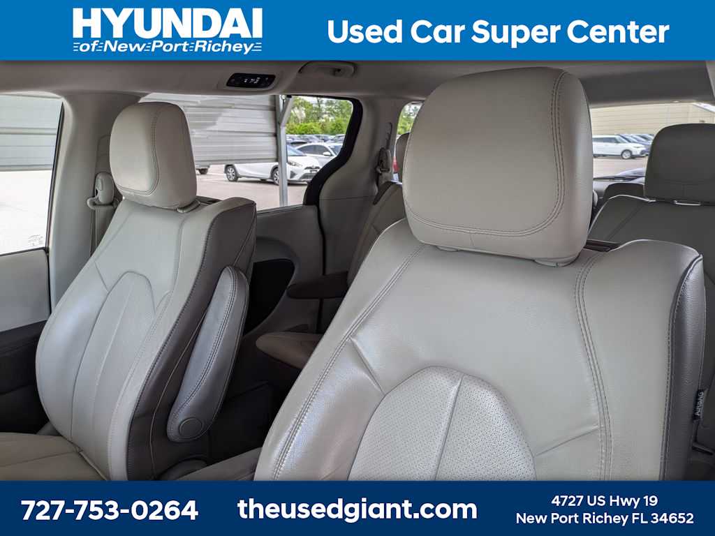 Thumbnail: 2017 Chrysler Pacifica - 7